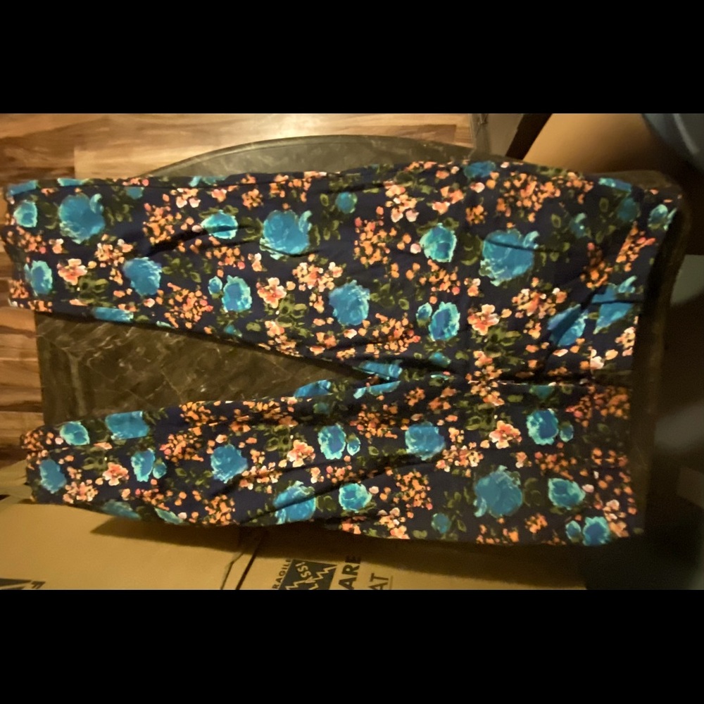 Adorable floral vintage looking straight leg pants